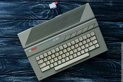 Atari cartridge (8x8 KB) by CGTR